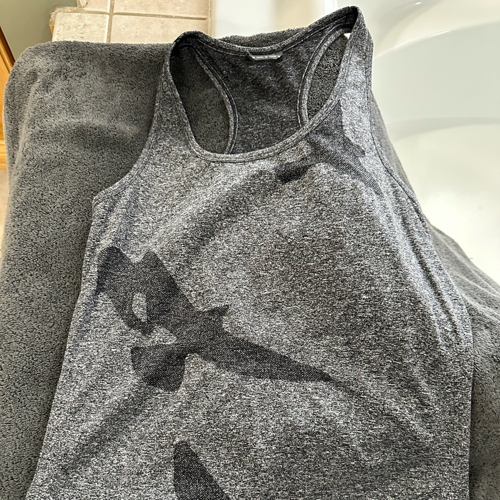 Oiselle Womens Charcoal colored tank top, racer back. Size large.